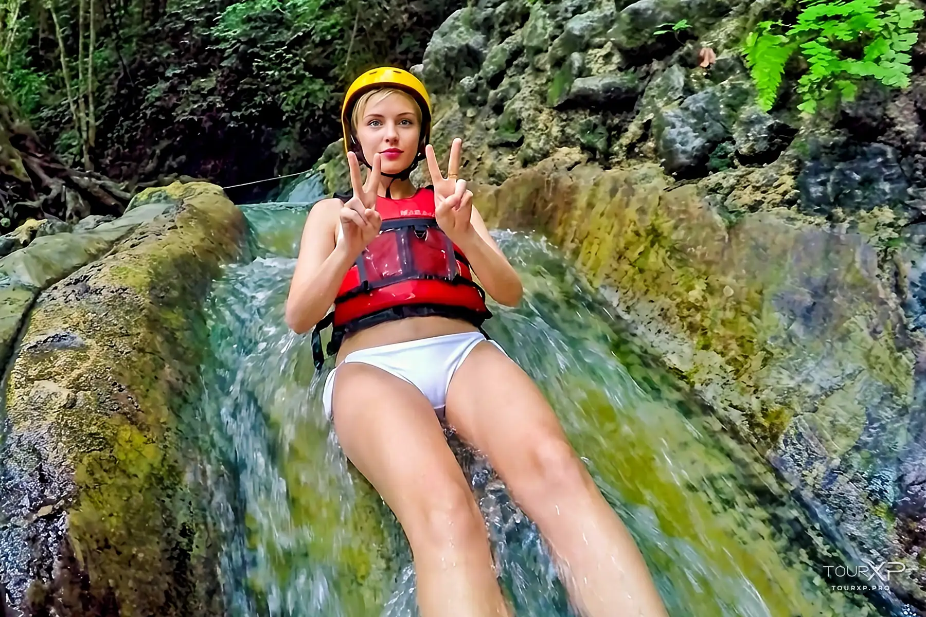 Canyoneering finale waterfall Kawasan Falls TourXP