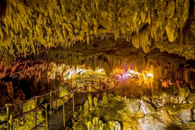 TourXP crystal cave interior