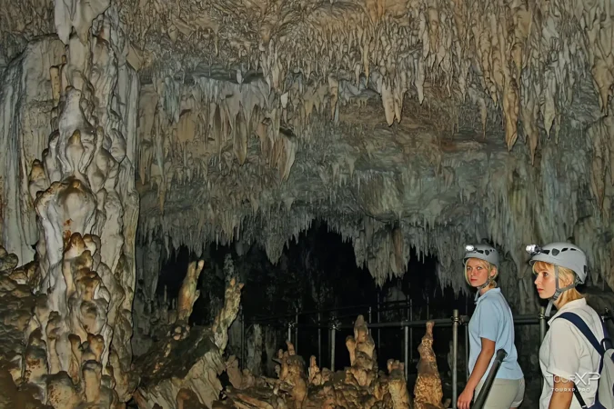 guests exploring bulwang cave tourxp