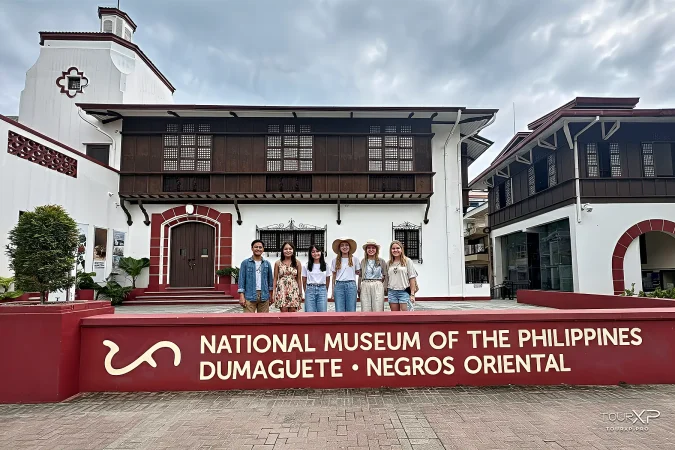 Guests photo in front of National Museum TourXP